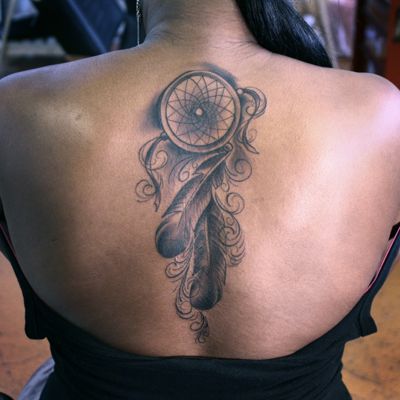  Tatouage attrape rêve sur le dos